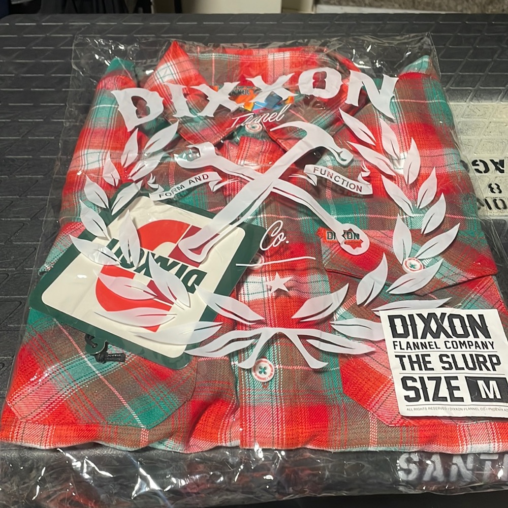 BNIB The Slurp Flannel Medium